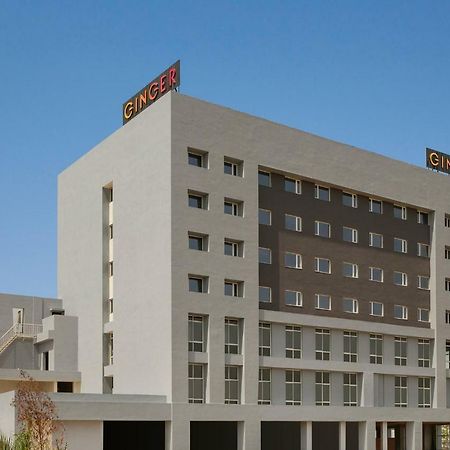 Ginger Sanand Hotel Luaran gambar
