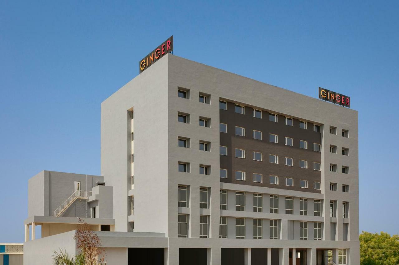 Ginger Sanand Hotel Luaran gambar
