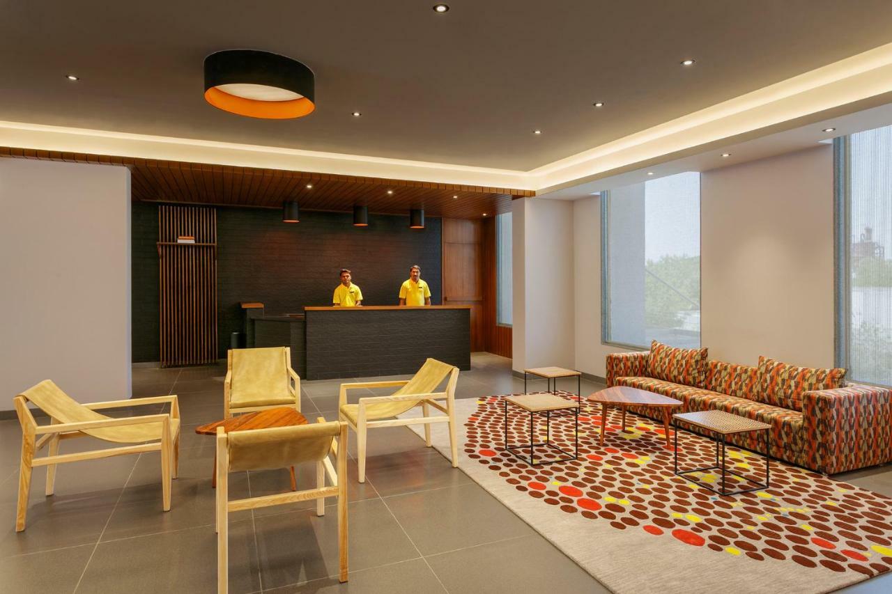 Ginger Sanand Hotel Luaran gambar