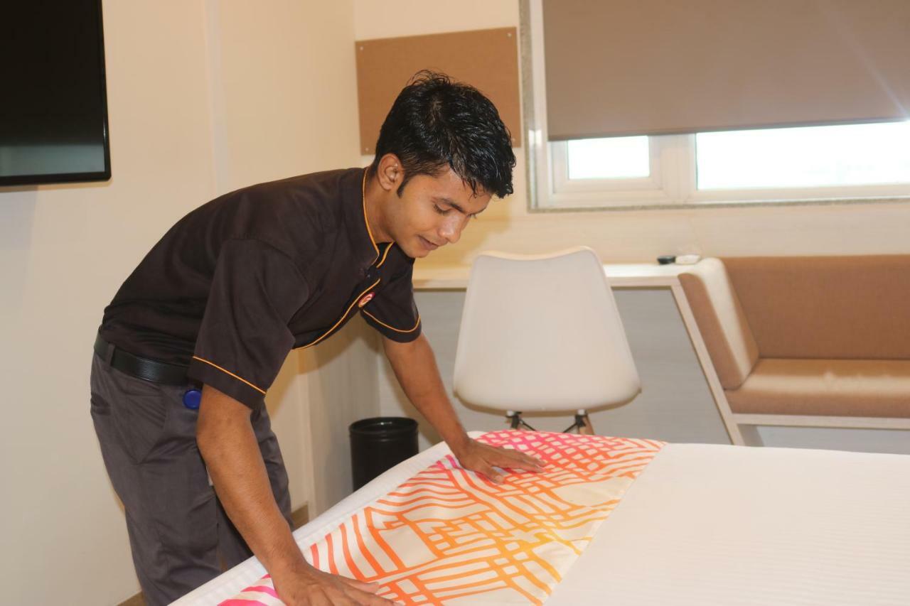 Ginger Sanand Hotel Luaran gambar