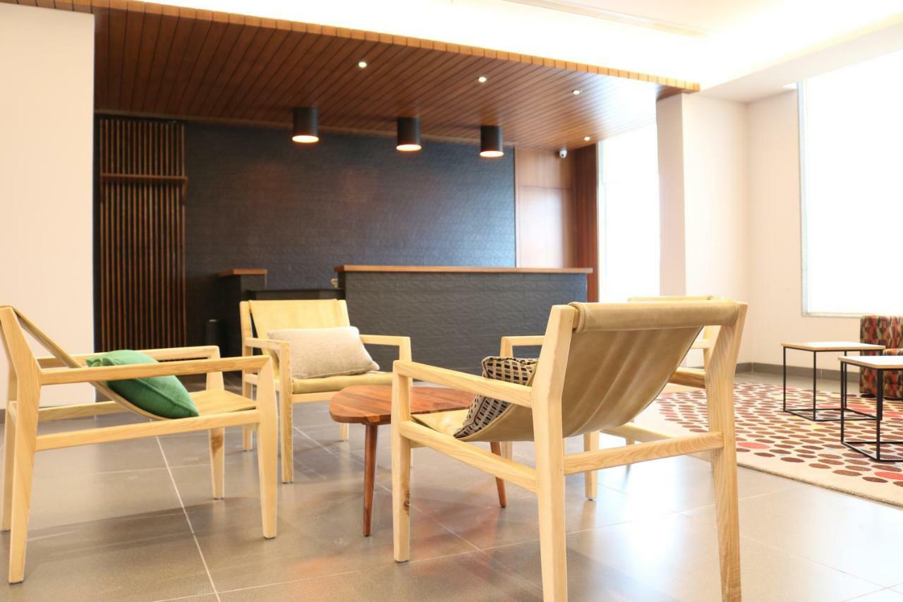 Ginger Sanand Hotel Luaran gambar