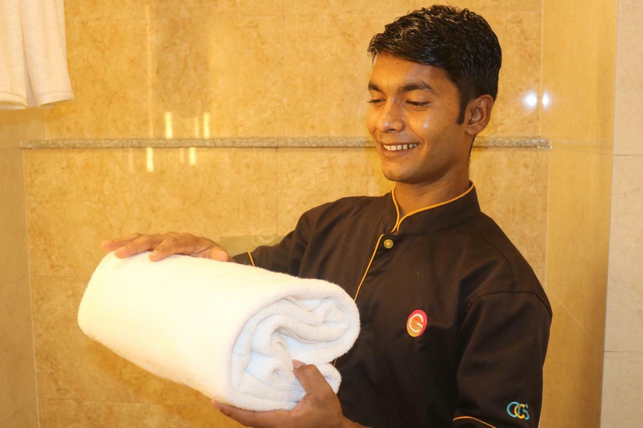 Ginger Sanand Hotel Luaran gambar